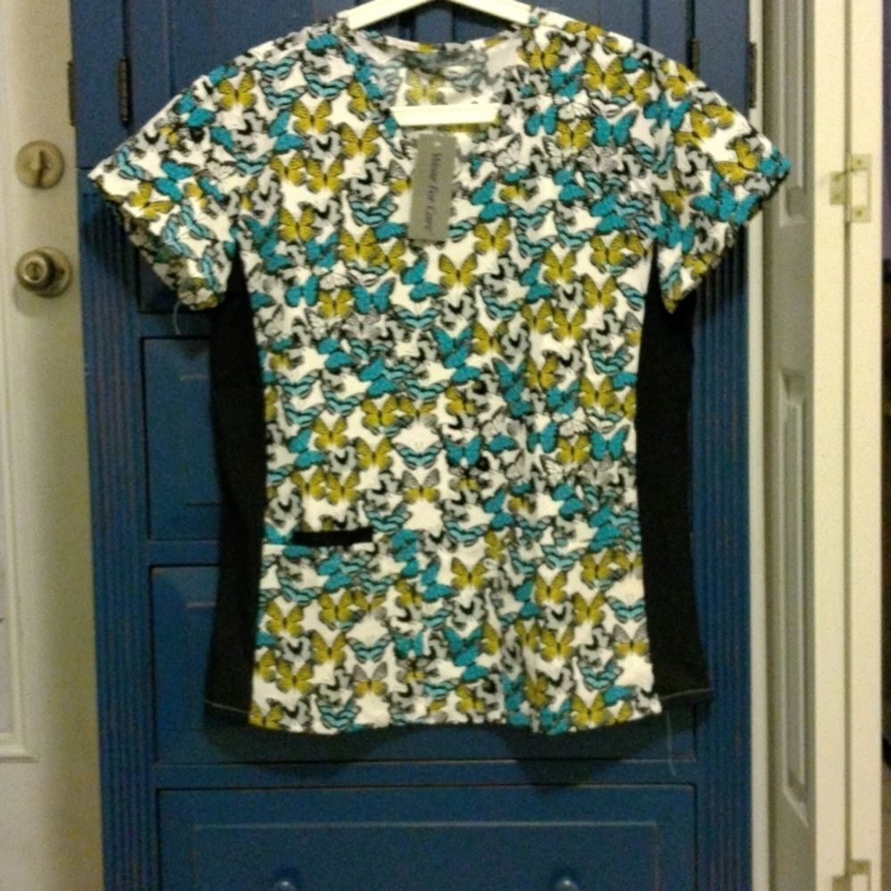 Nwt Wear For Care Scrubs Top Size Medium, Butterflies. With Slimming Black Sides